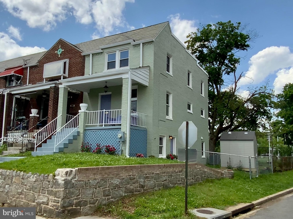 1772 E Street Ne - Photo 0