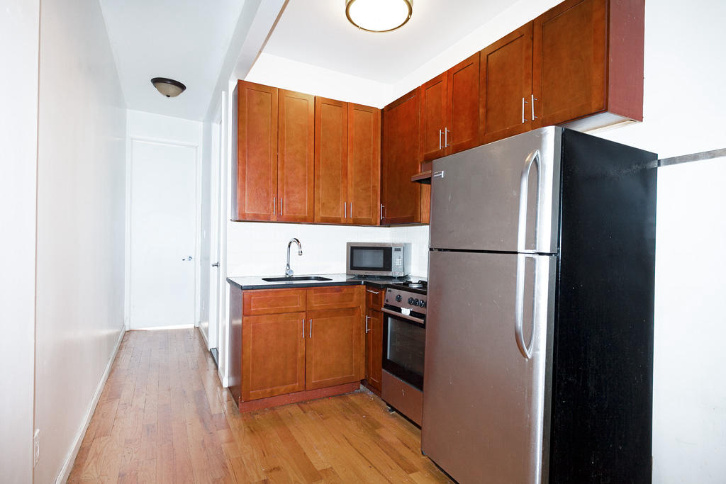 279 Linden Street - Photo 2