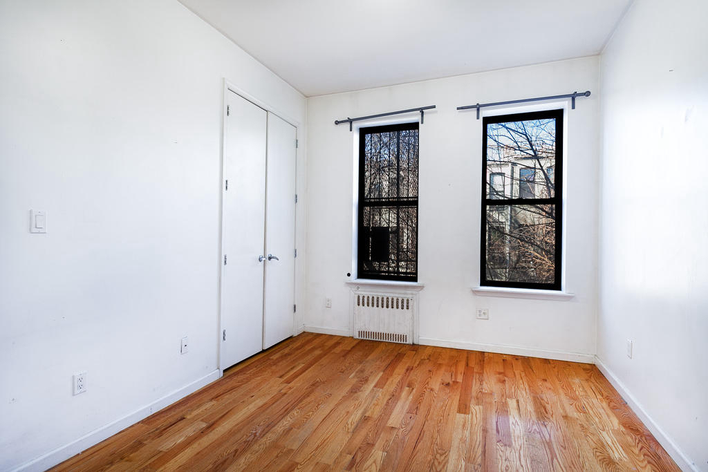 279 Linden Street - Photo 3