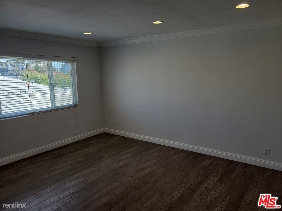 838 5th St Apt 7 - Photo 6