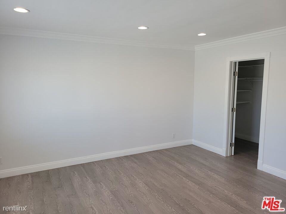 838 5th St Apt 7 - Photo 5