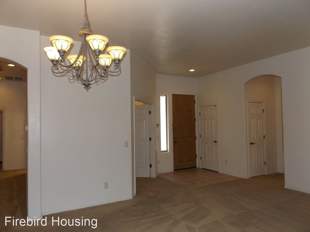 2526 E Remington Pl - Photo 2