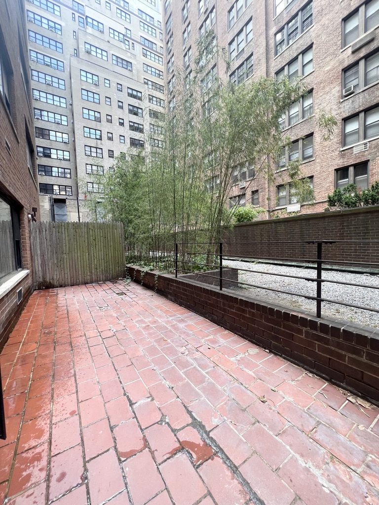 East 56th Street - Photo 3