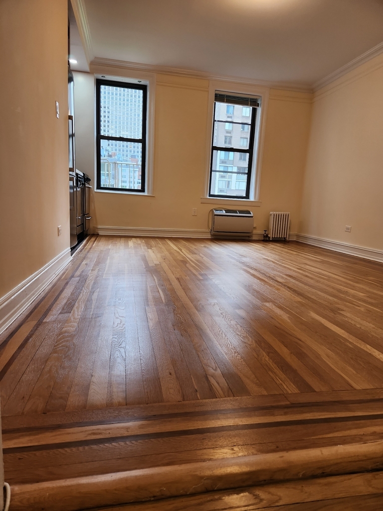 East 51st Street - Photo 2