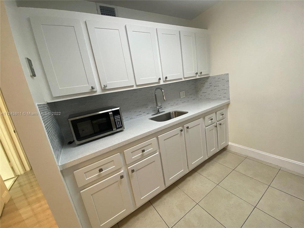 801 Sw 133rd Ter - Photo 2