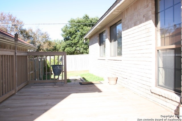 1022 Hedgestone Dr - Photo 4