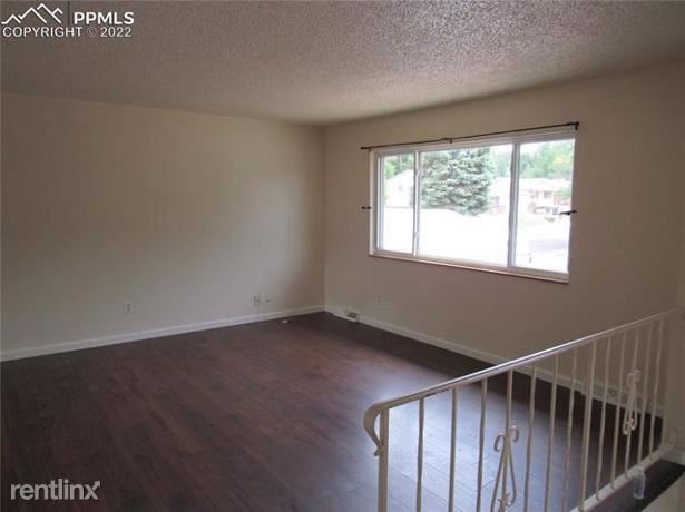 2226 Wold Avenue - Photo 2