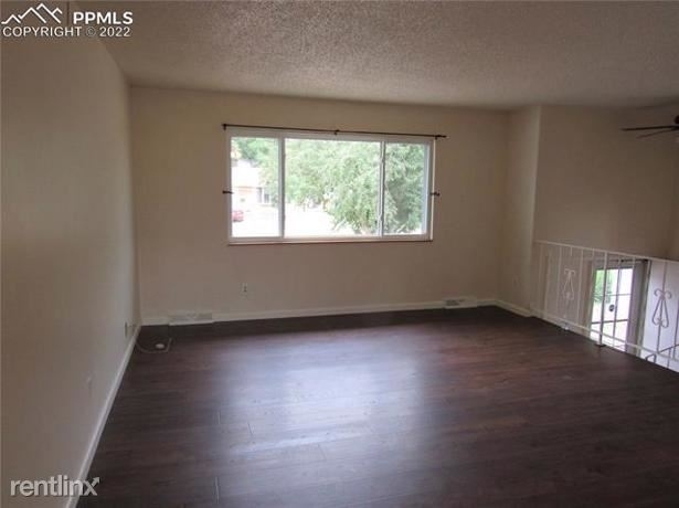 2226 Wold Avenue - Photo 3