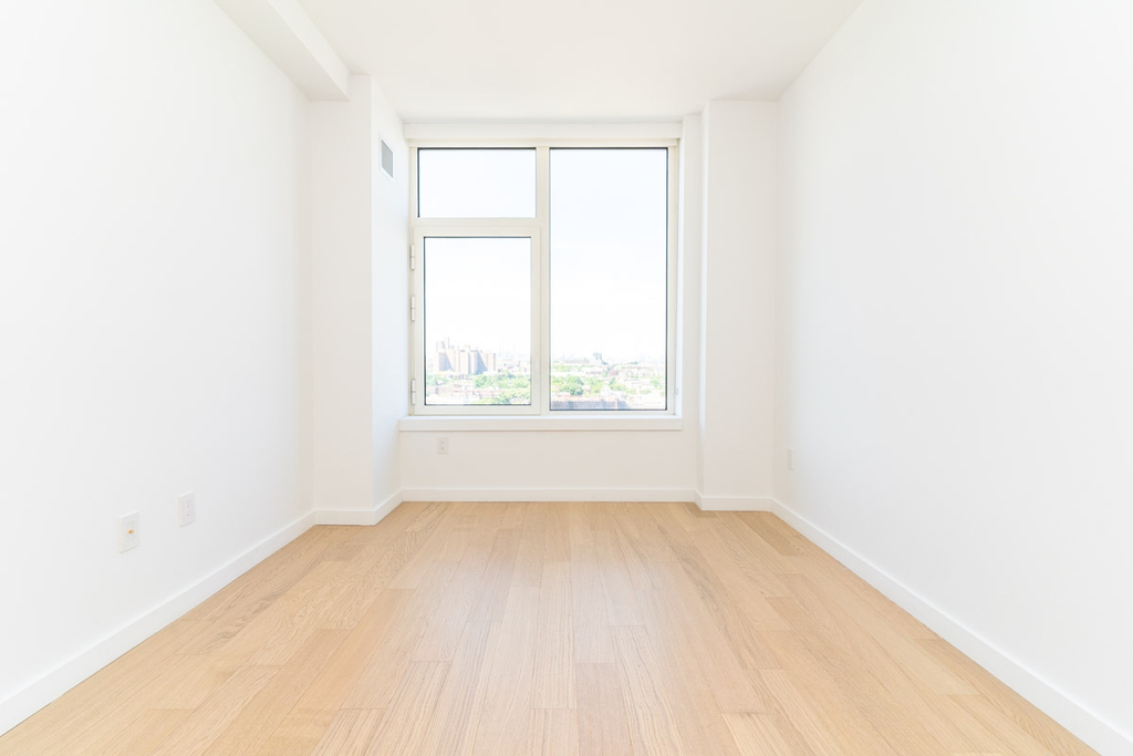 123 Linden Boulevard - Photo 3