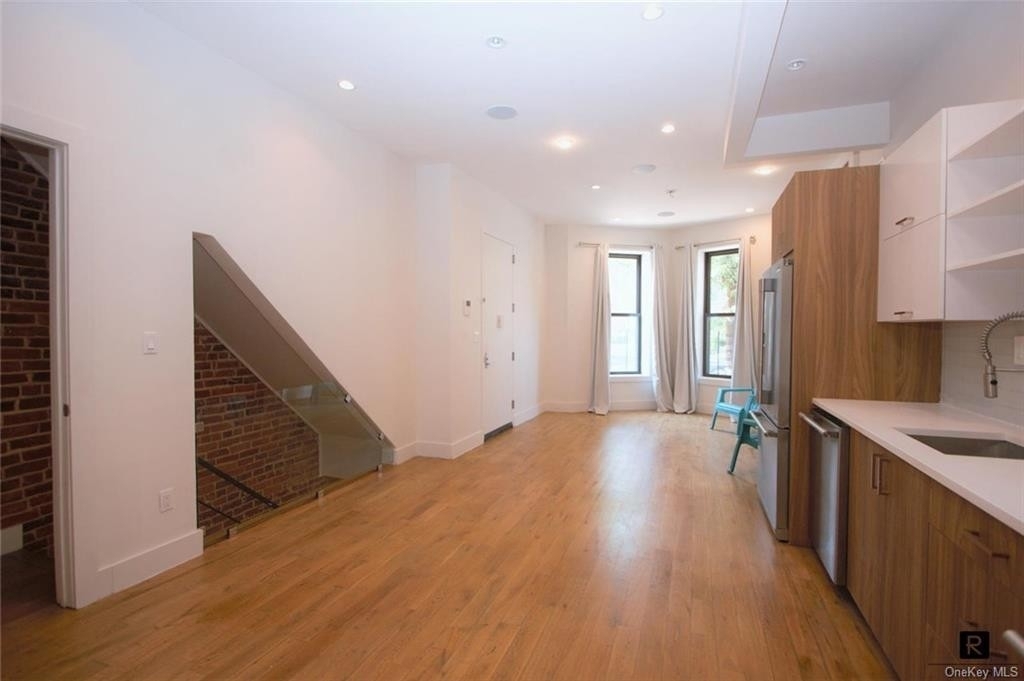 583 Bergen Street - Photo 9