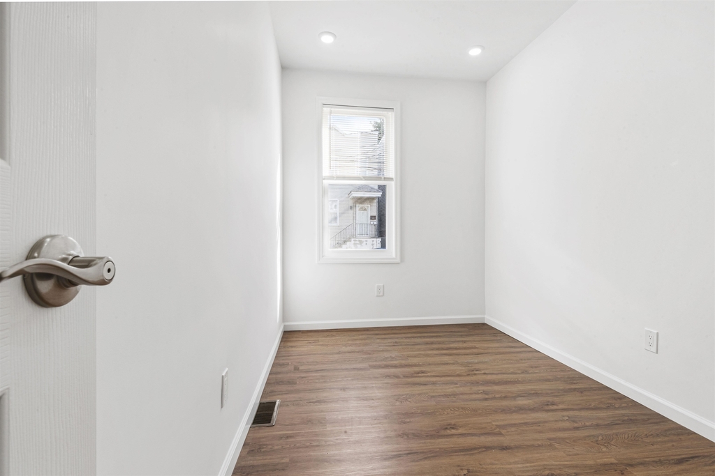 33 Stagg St - Photo 5