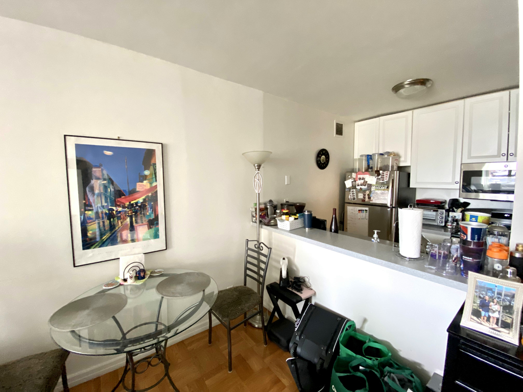 401 East 80th Street - Photo 5