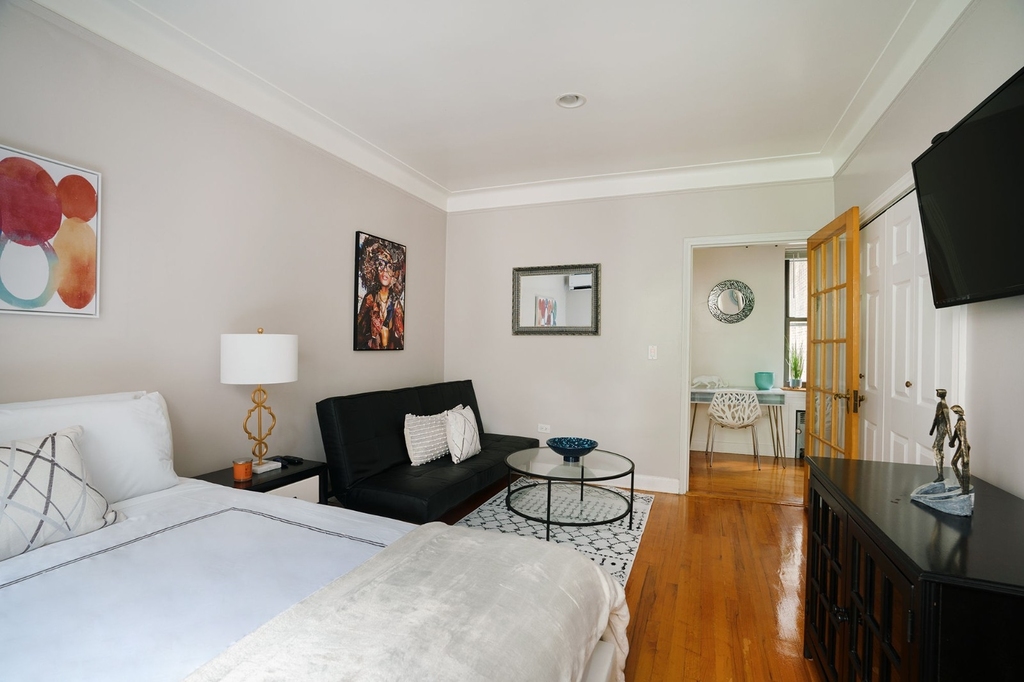 210 West 17th Street - Photo 4