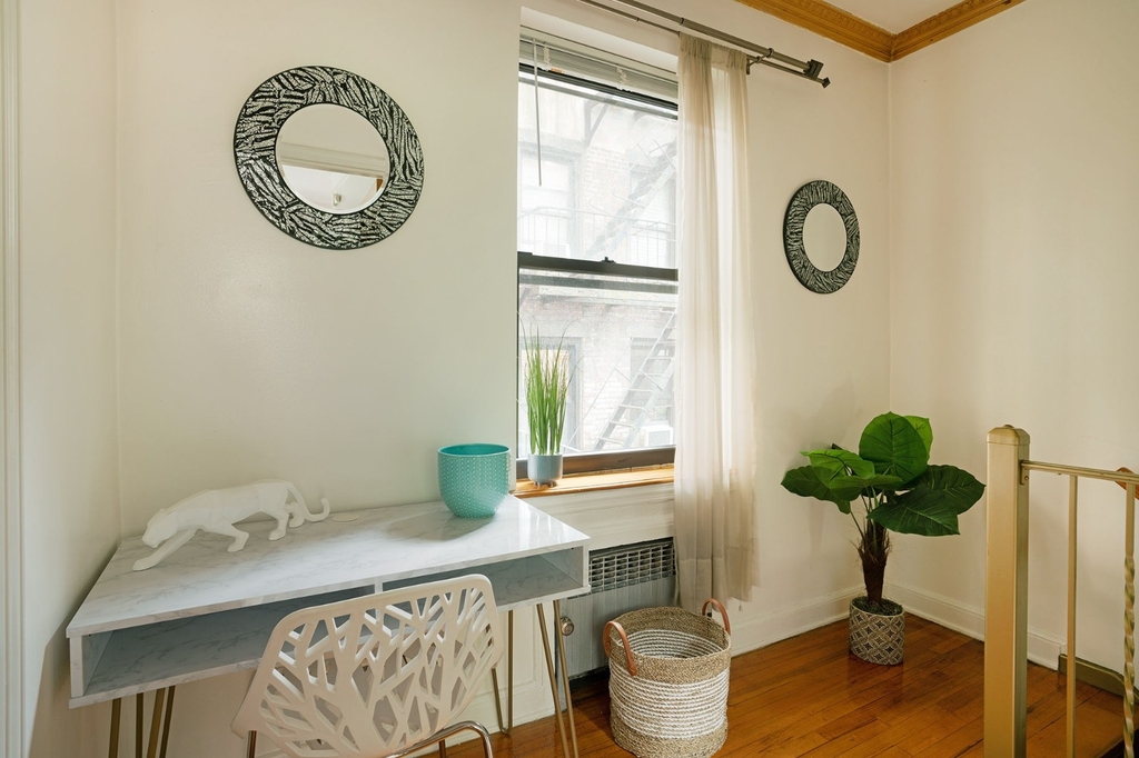 210 West 17th Street - Photo 5