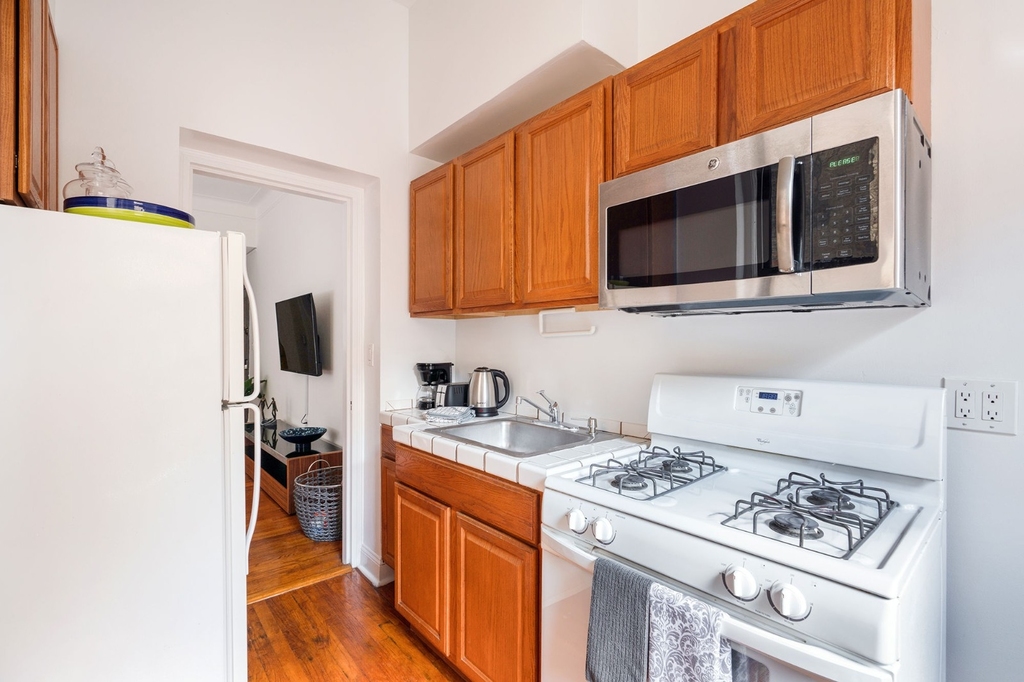 210 West 17th Street - Photo 8