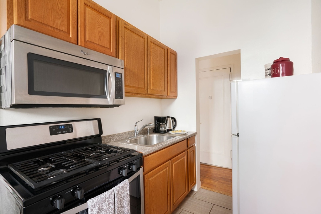 210 West 17th Street - Photo 9