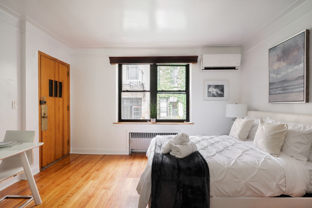 210 West 17th Street - Photo 6