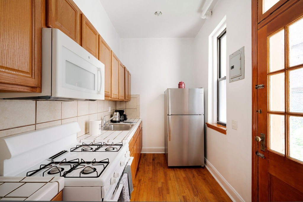 210 West 17th Street - Photo 5