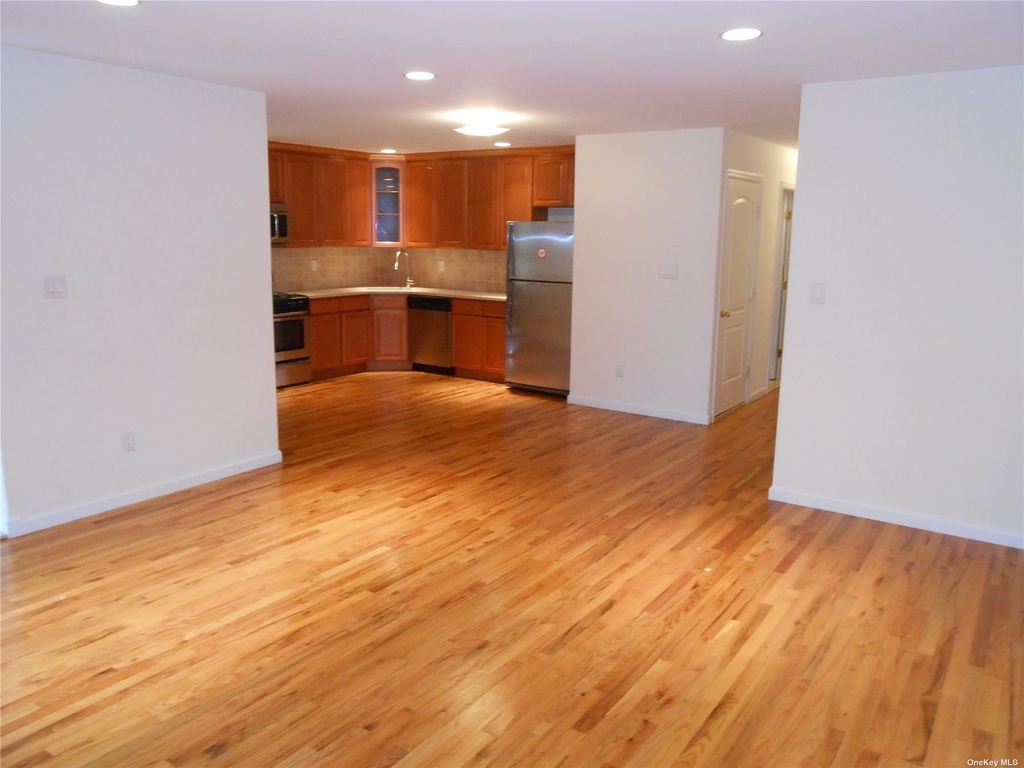 233 Jackson Avenue - Photo 2