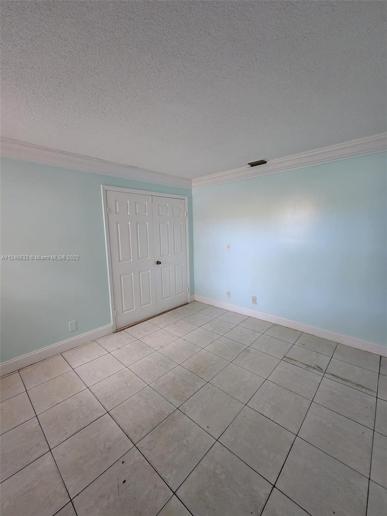 2501 Nw 56th Ave - Photo 18