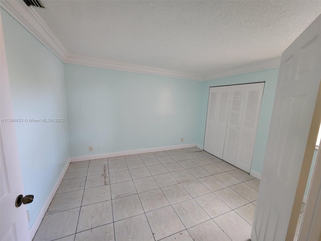 2501 Nw 56th Ave - Photo 13