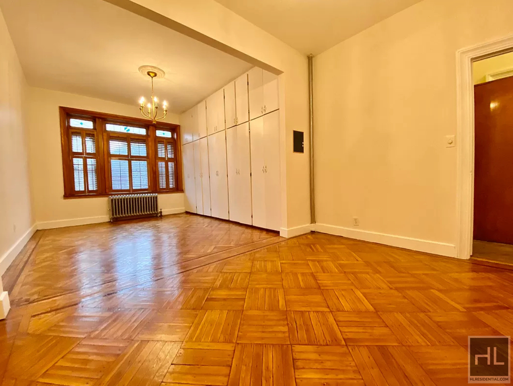 415 Stuyvesant Avenue - Photo 1