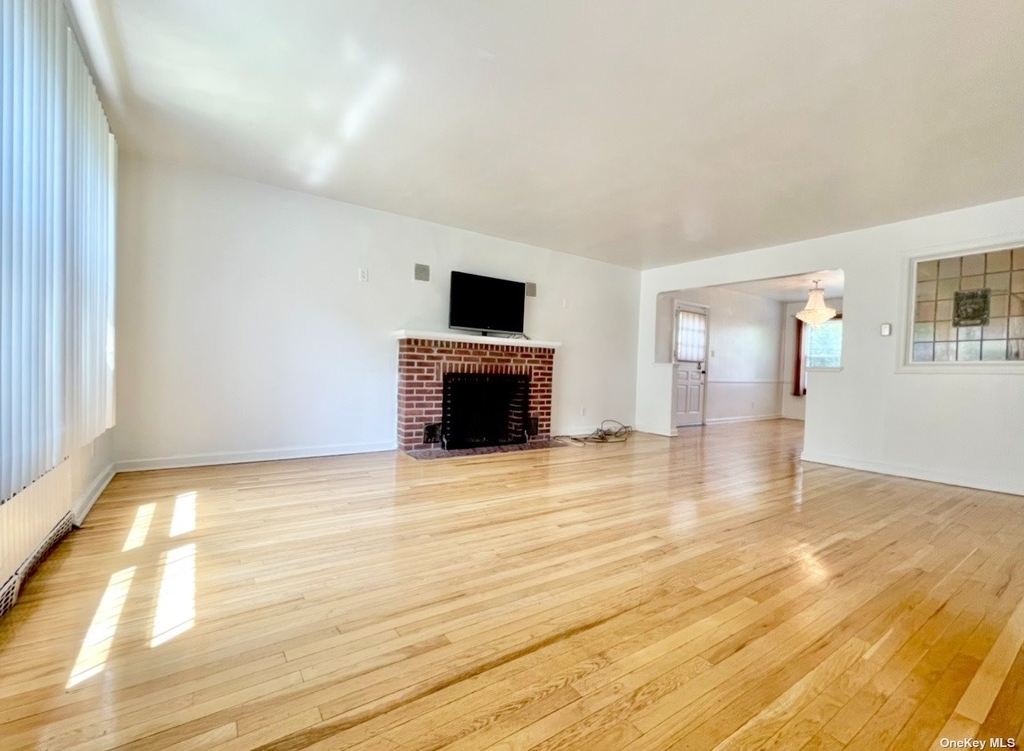 121 Manhasset Avenue - Photo 2