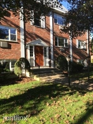 125 Lexington St - Photo 2