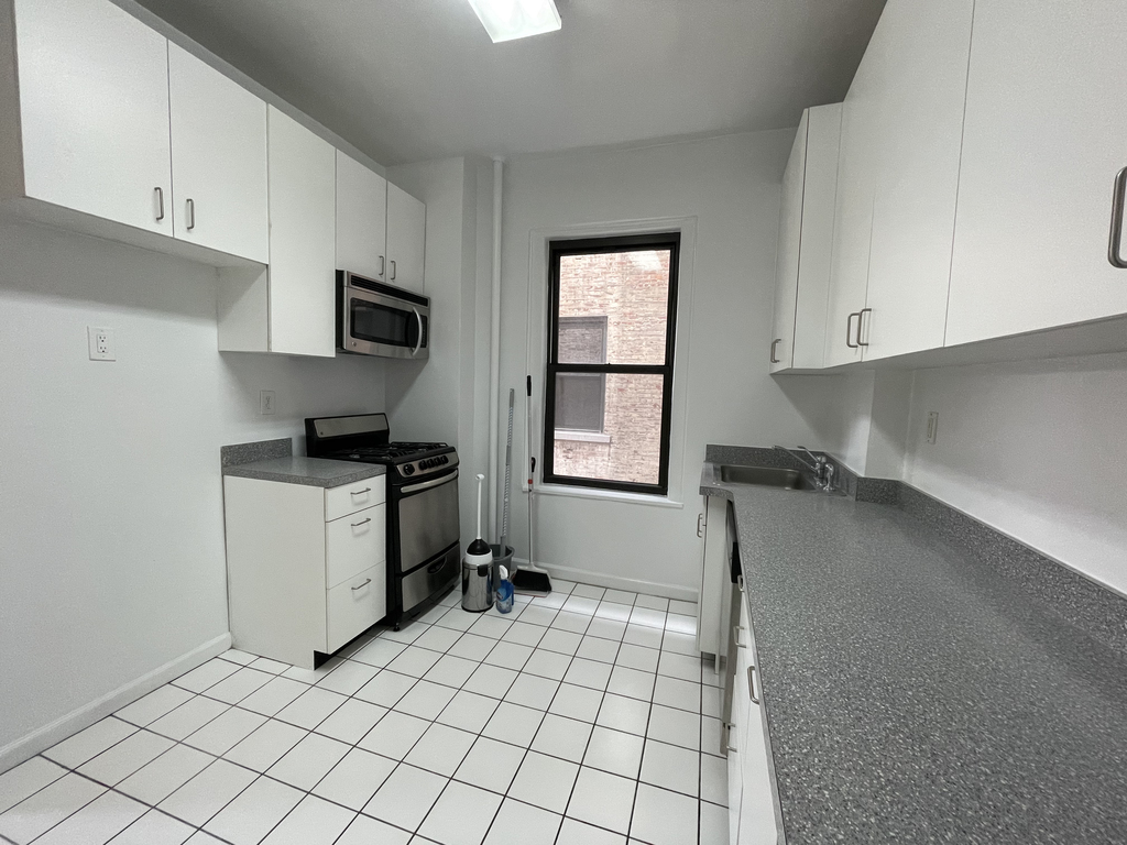 656 West 204th Street (AC)  - Photo 3