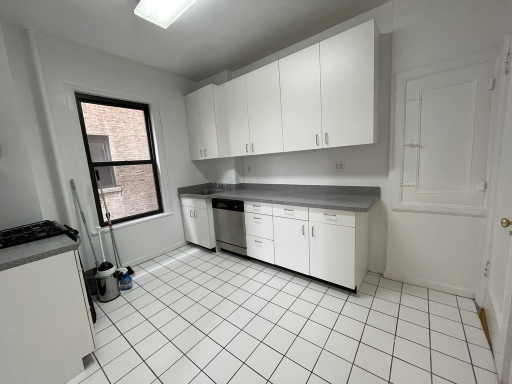 656 West 204th Street (AC)  - Photo 2