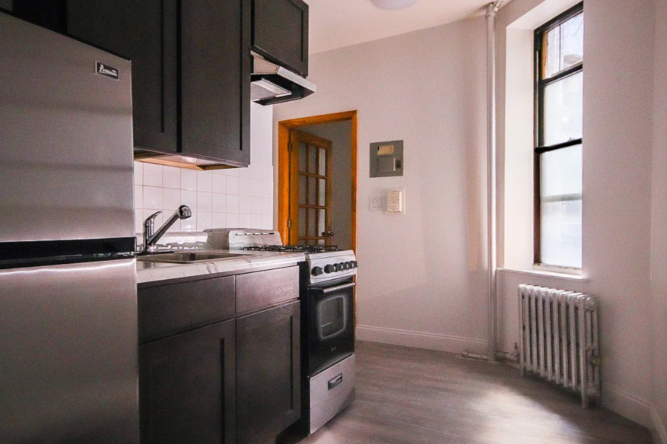 622 East 11th Street - Photo 3