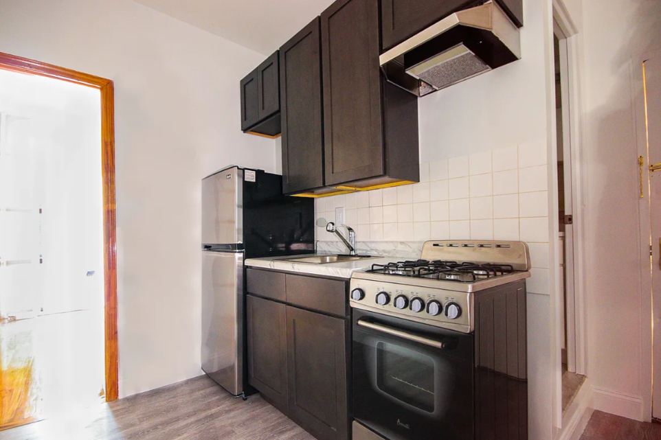 622 East 11th Street - Photo 5