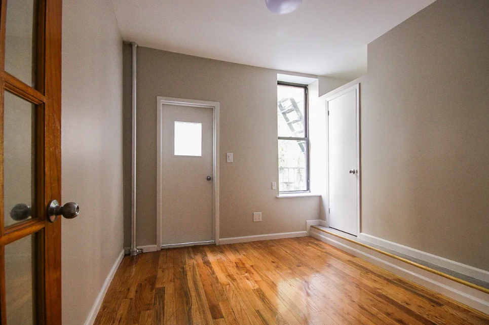 622 East 11th Street - Photo 2