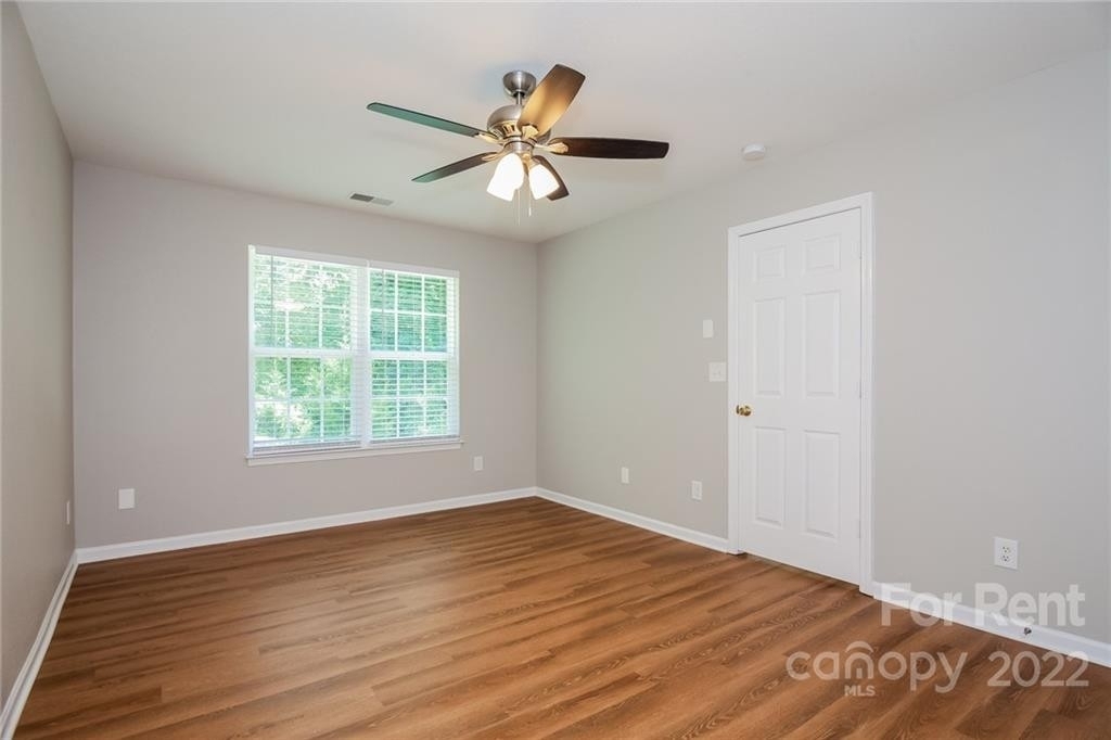 6840 Parkers Crossing Drive - Photo 6