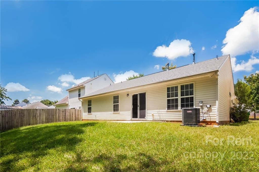 6840 Parkers Crossing Drive - Photo 14