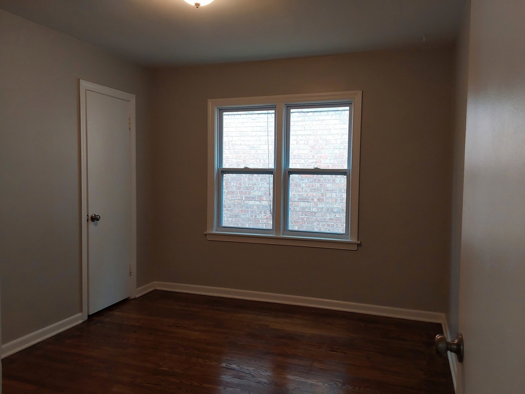 7952 S Trumbull Avenue - Photo 9