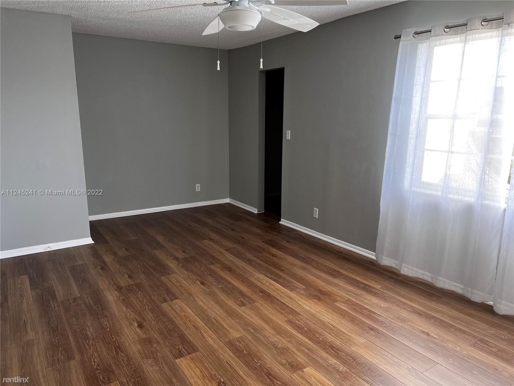 2410 Ne 10th St # 123 - Photo 9