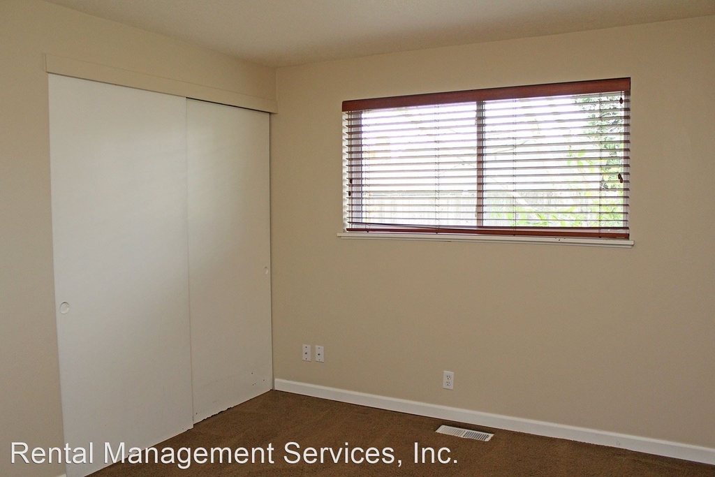 4746 Ne 78th Ave - Photo 10