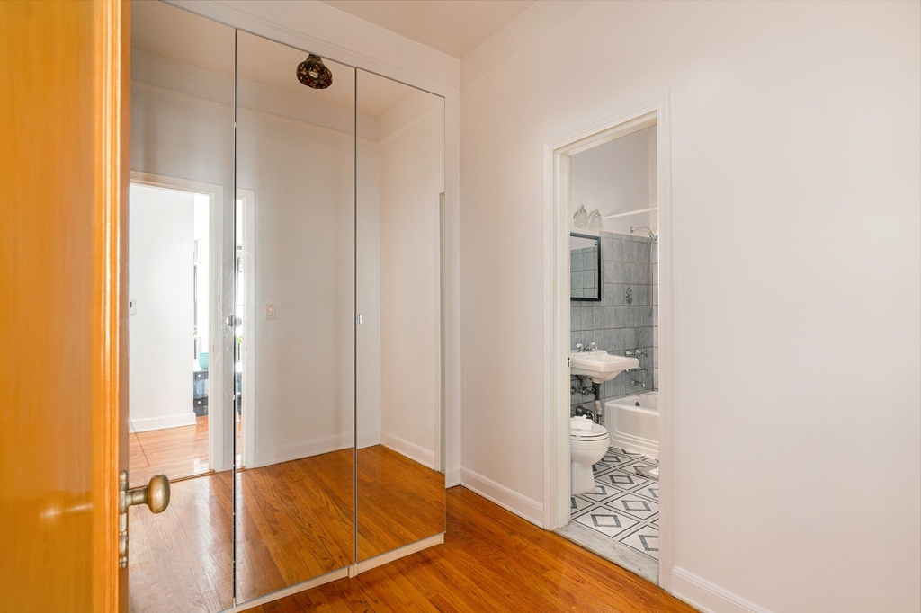 210 West 17th Street - Photo 10