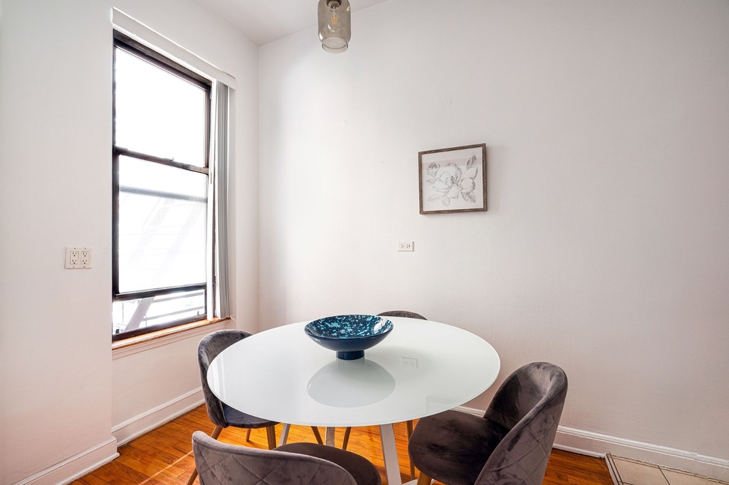 210 West 17th Street - Photo 5