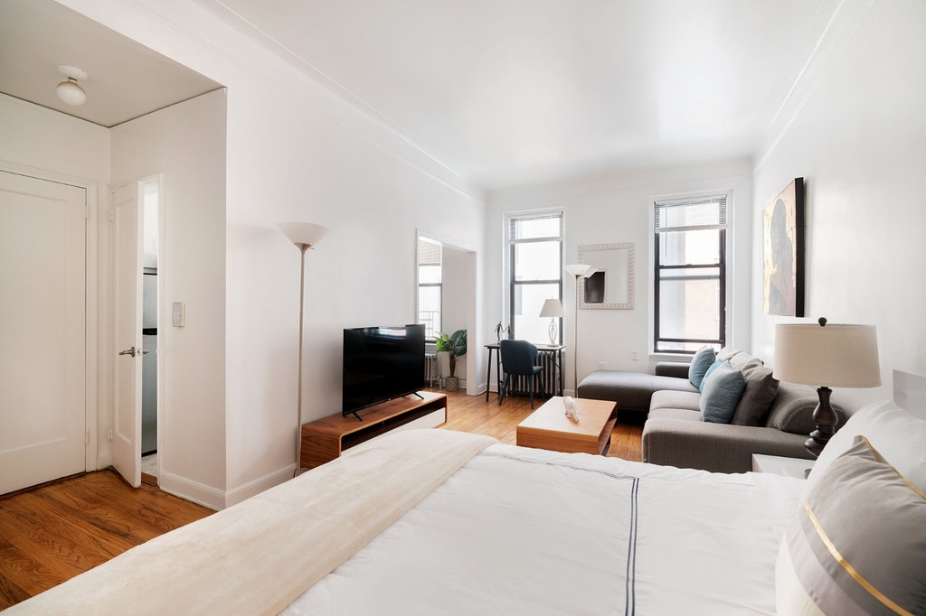 210 West 17th Street - Photo 1