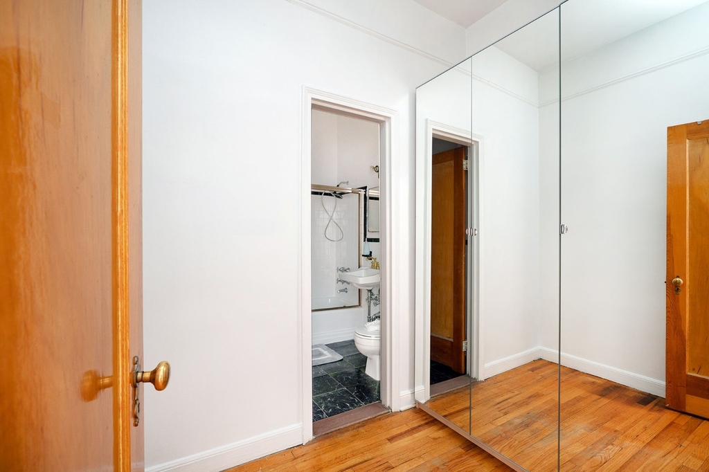 210 West 17th Street - Photo 9