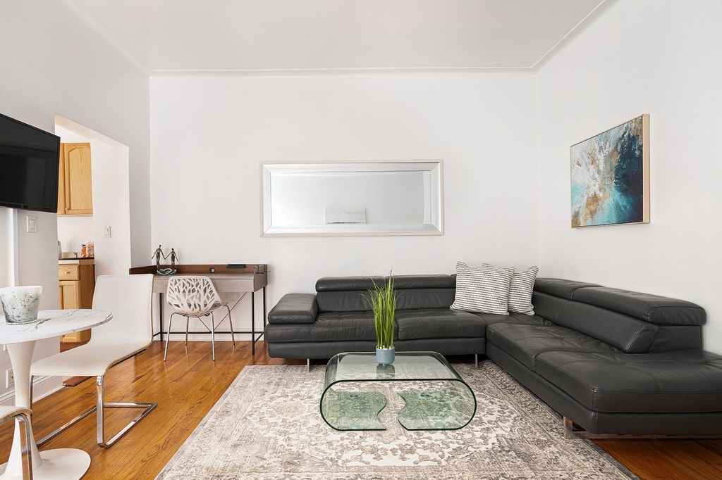 210 West 17th Street - Photo 3