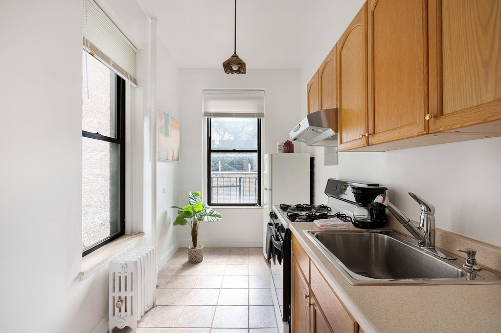 210 West 17th Street - Photo 8