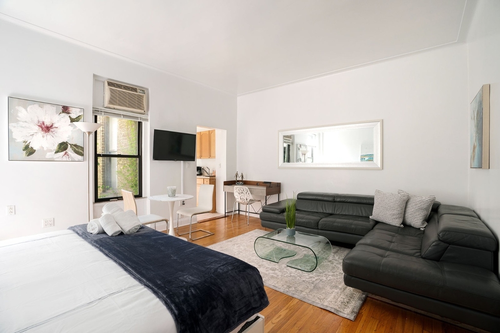 210 West 17th Street - Photo 1