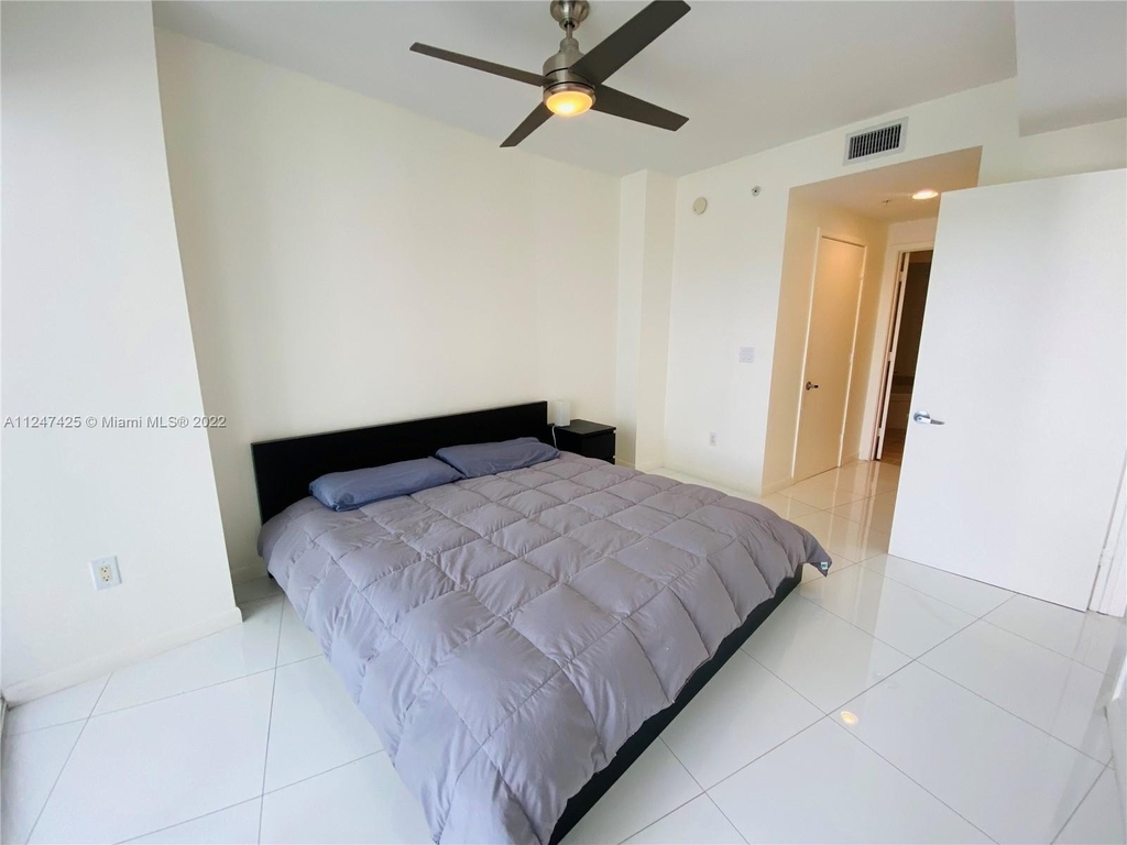 18201 Collins Ave - Photo 17