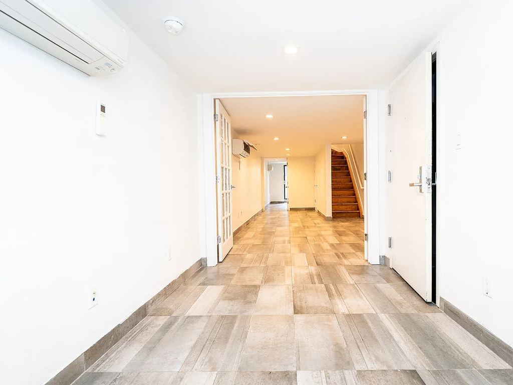 184 Suydam Street - Photo 2