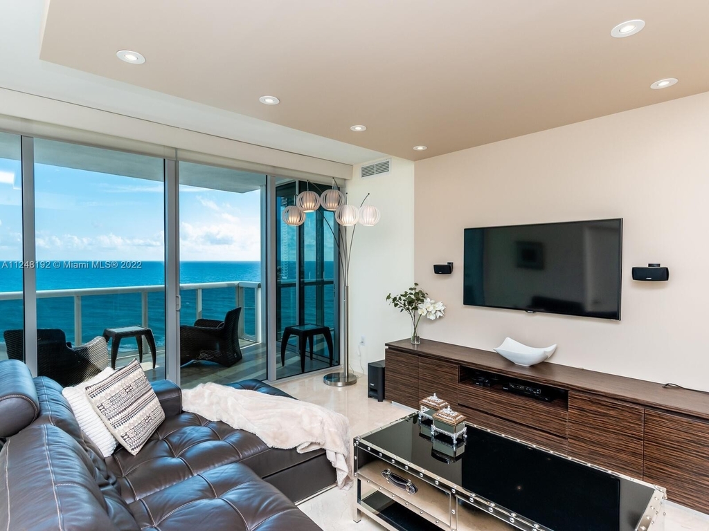 18201 Collins Ave - Photo 8