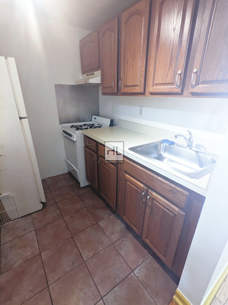 207 East 111 Street - Photo 5