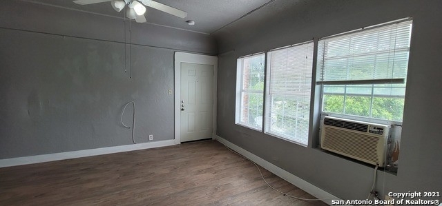 1409 W Woodlawn Ave - Photo 1